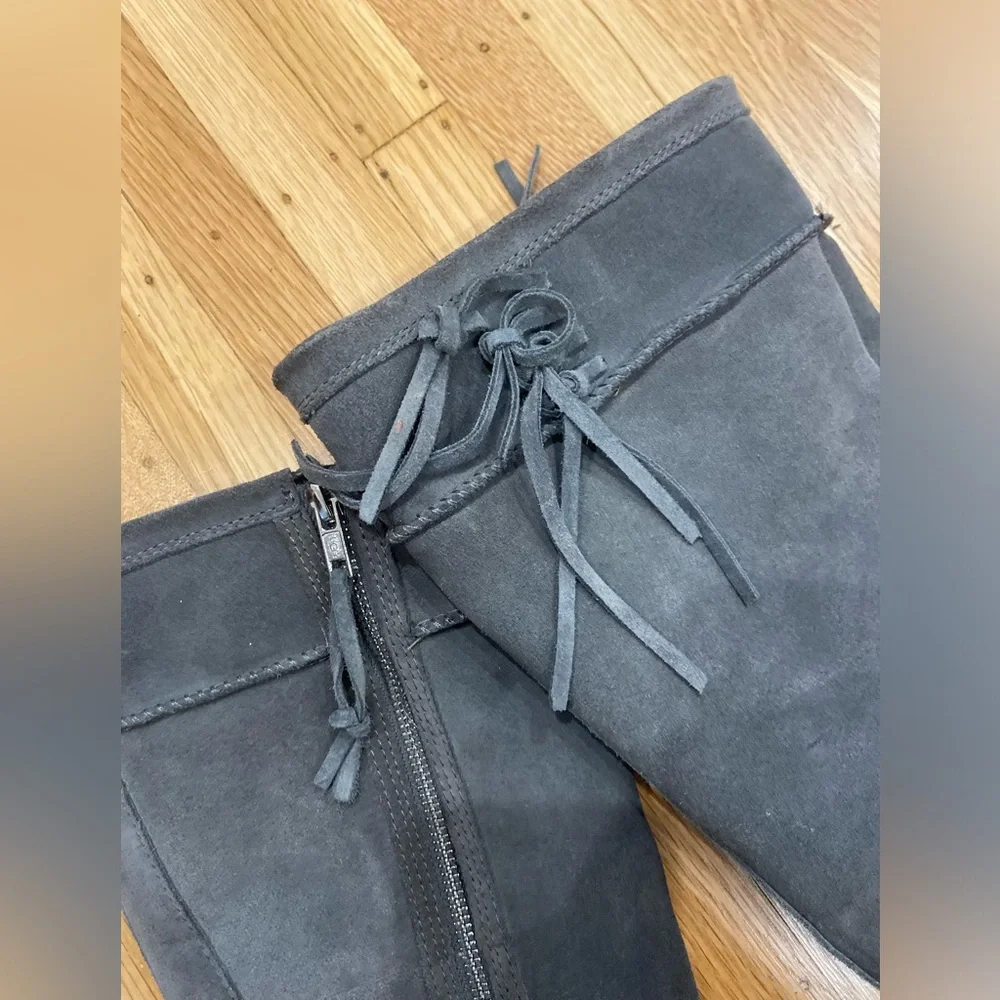 UGG Emerie Knee High Flat Boots Charcoal Gray Suede Tassel Charm Sz 7.5